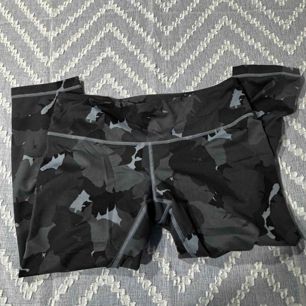Lululemon Heritage 365 Camo Deep Coal Leggings Womens Size 10 - Picture 4 of 4